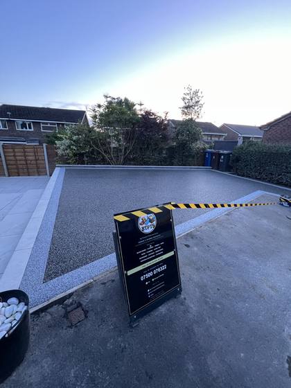 Resin Driveway with Contrast Border