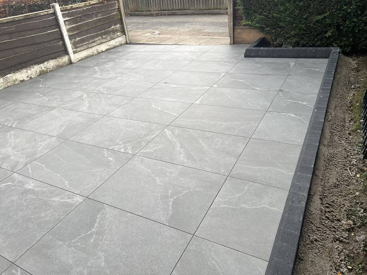 Porcelain Patio with Block Border
